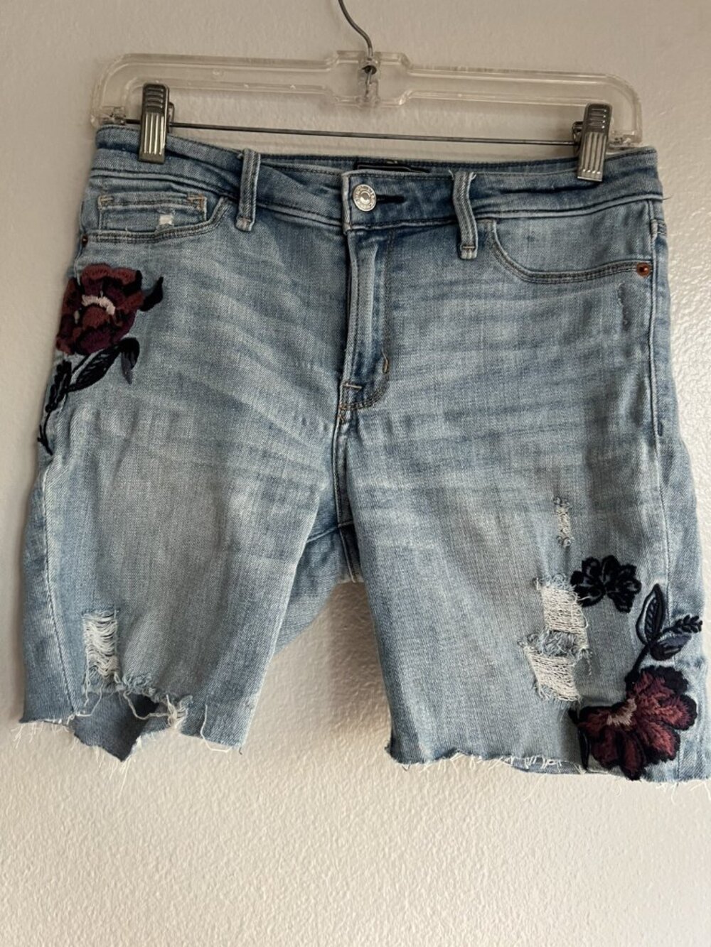 Abercrombie & Fitch Harper Low-Rise Floral Embroidered Jean Shorts Size 27